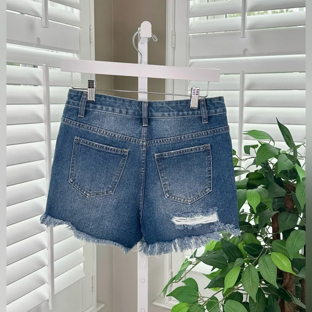 Zaful Women’s Distressed Denim Shorts Size 8 - Picture 2 of 5